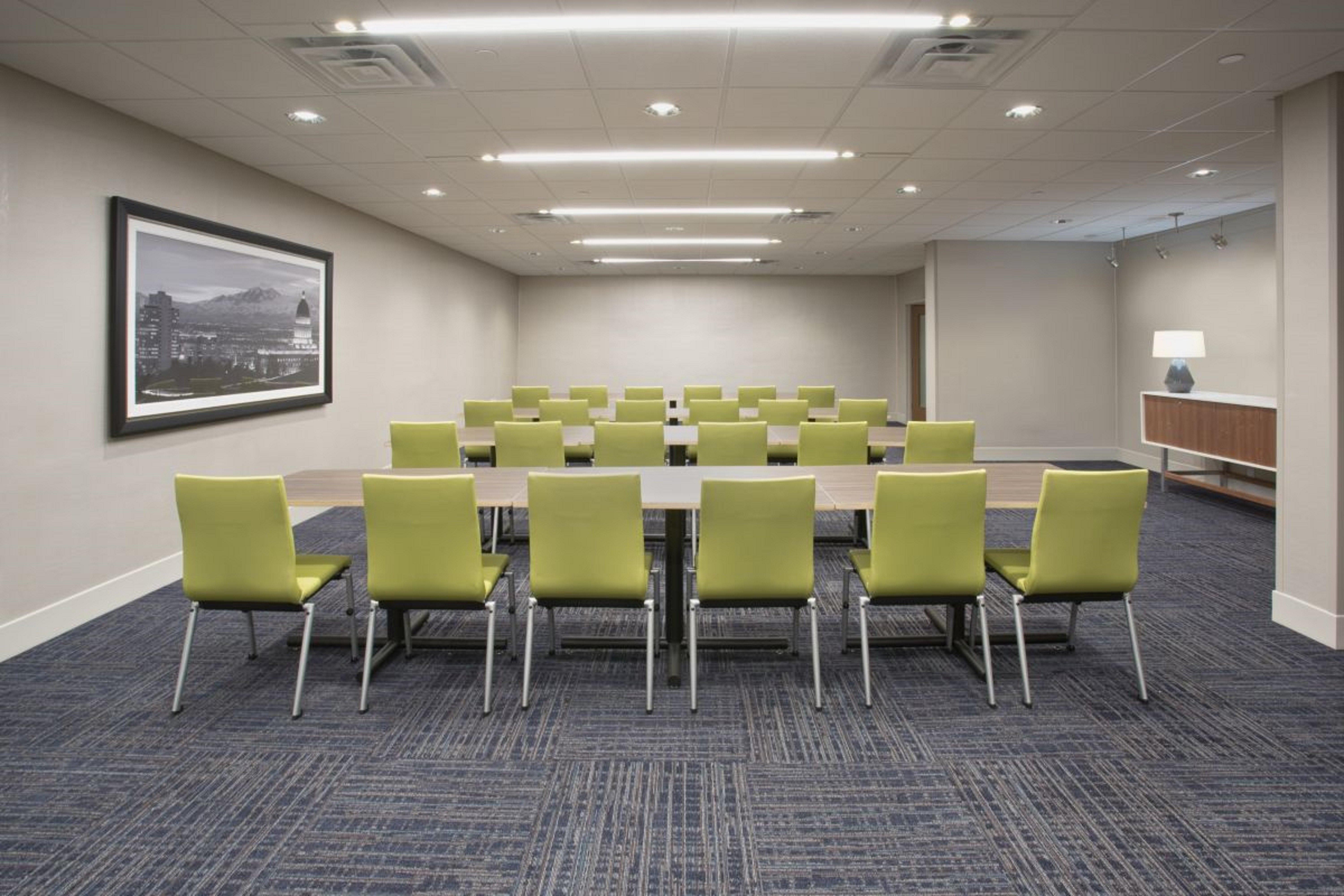 Holiday Inn Express & Suites - Kingfisher, An Ihg Hotel Esterno foto