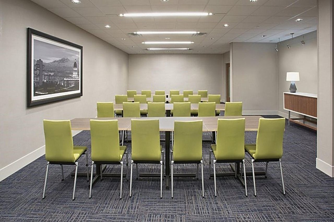 Holiday Inn Express & Suites - Kingfisher, An Ihg Hotel Esterno foto